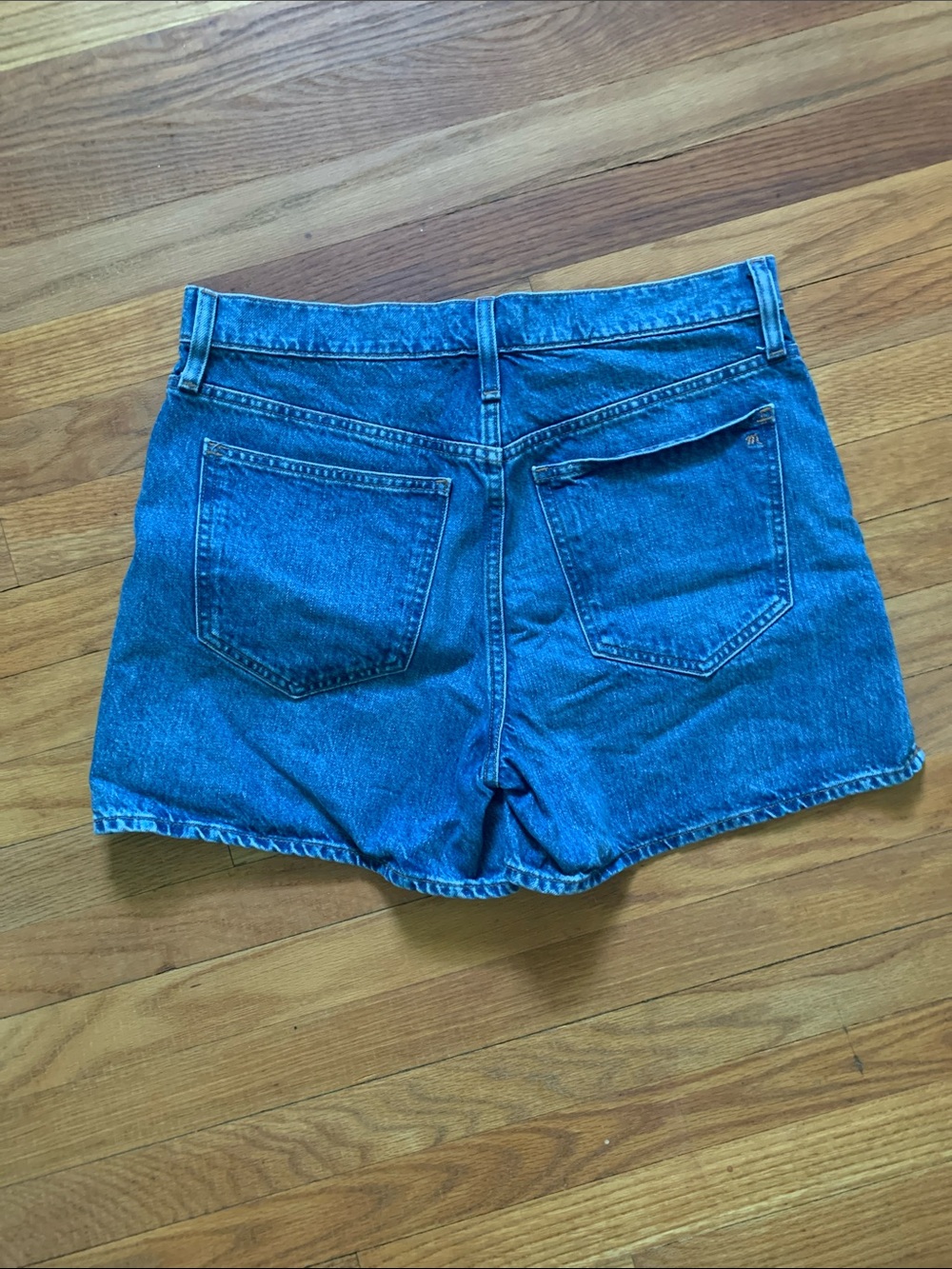 Madewell Mid-Rise Medium Relaxed Blue Denim Shorts - Picture 2 of 5